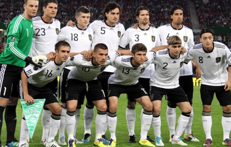 AG集团-里昂连续五场不败，稳稳占据法甲前四(里昂连续五场不败,稳稳占据法甲前四场)