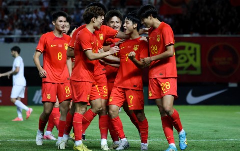 AG官方-亚洲足坛劲旅决战：胜负一触即发