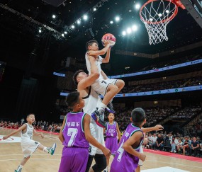 AG平台-运动员在篮球比赛中创下巨大纪录